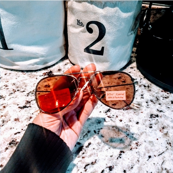 🚨LOW START🚨NEW BETSEY JOHNSON PINK GOLD AVIATOR SUNGLASSES - Picture 3 of 6